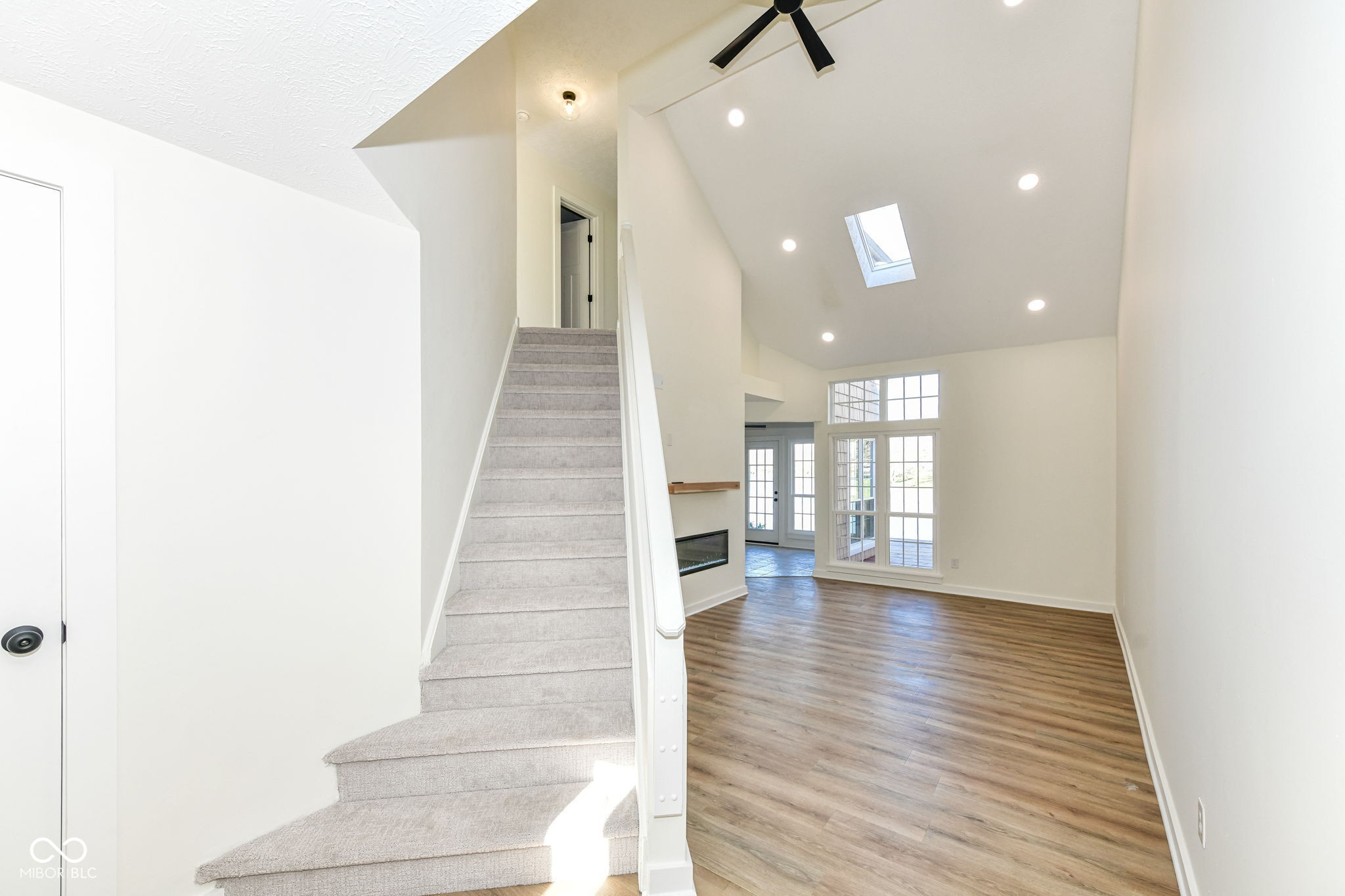 7321 Harbour Point Indianapolis, IN 46240 - Photo 4 of 46