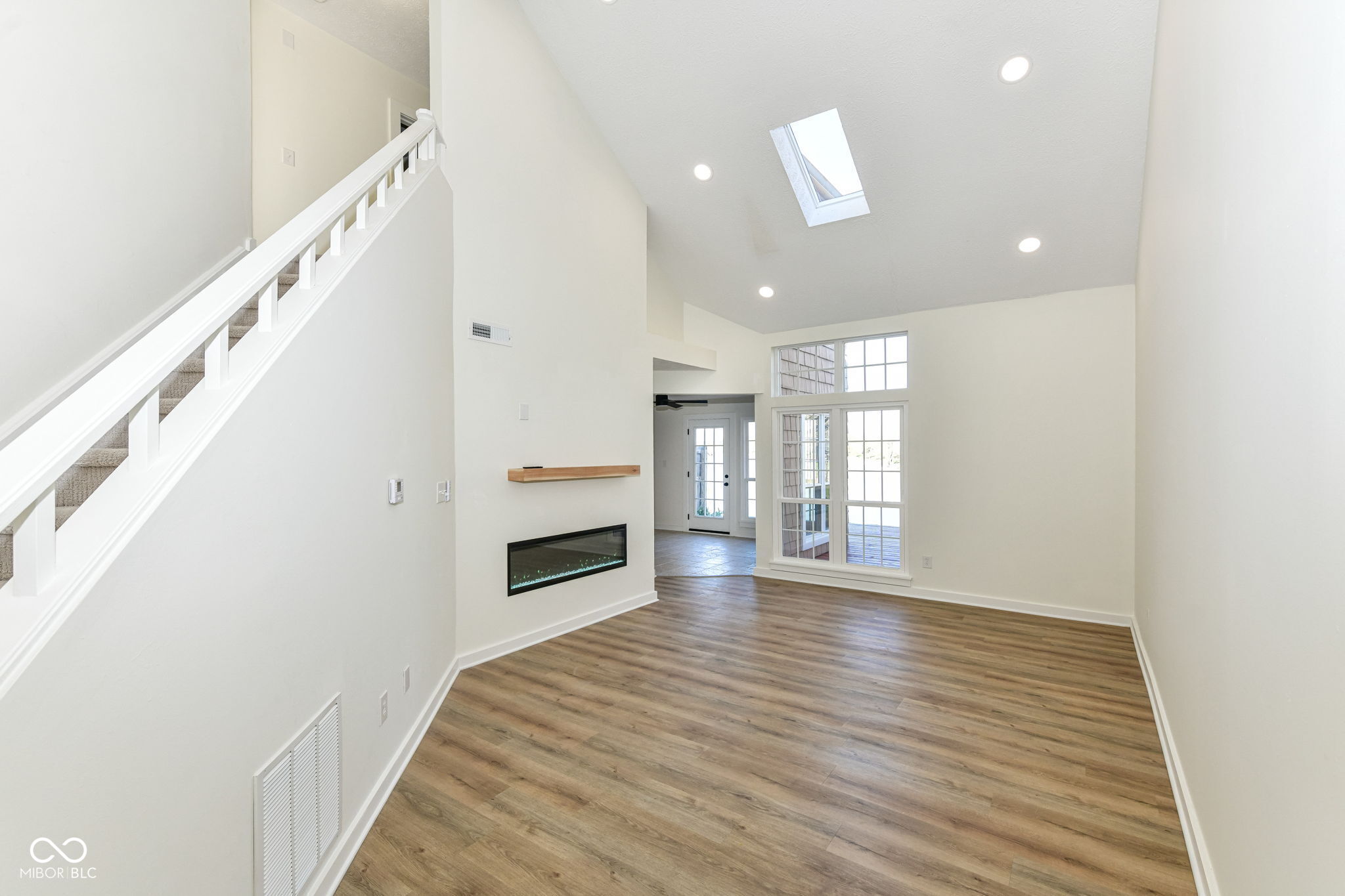 7321 Harbour Point Indianapolis, IN 46240 - Photo 5 of 46