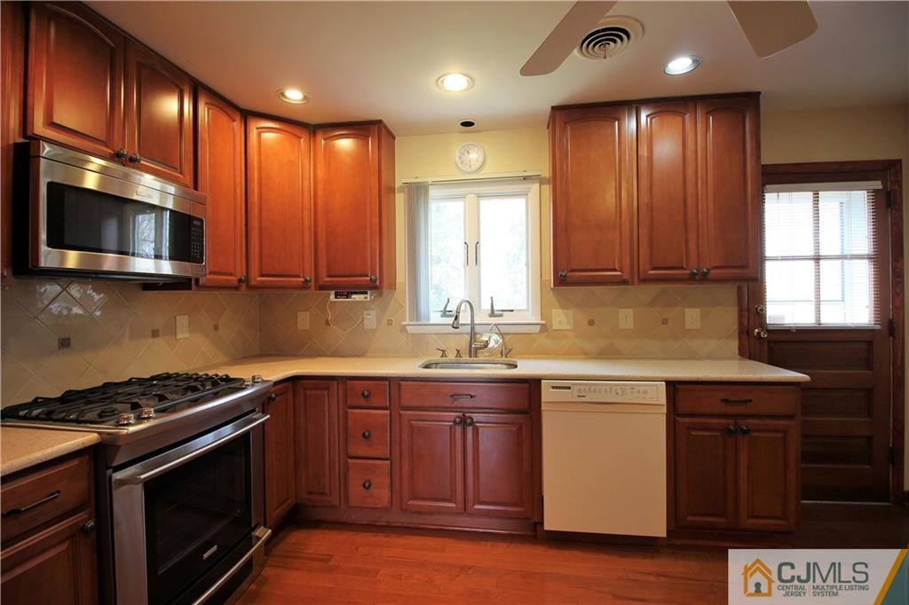 246 Colfax Road North Brunswick, NJ 08902 - Photo 12 of 23 Gallery Image 12