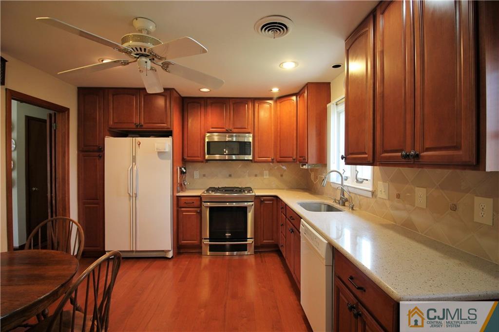 246 Colfax Road North Brunswick, NJ 08902 - Photo 13 of 23 Gallery Image 13
