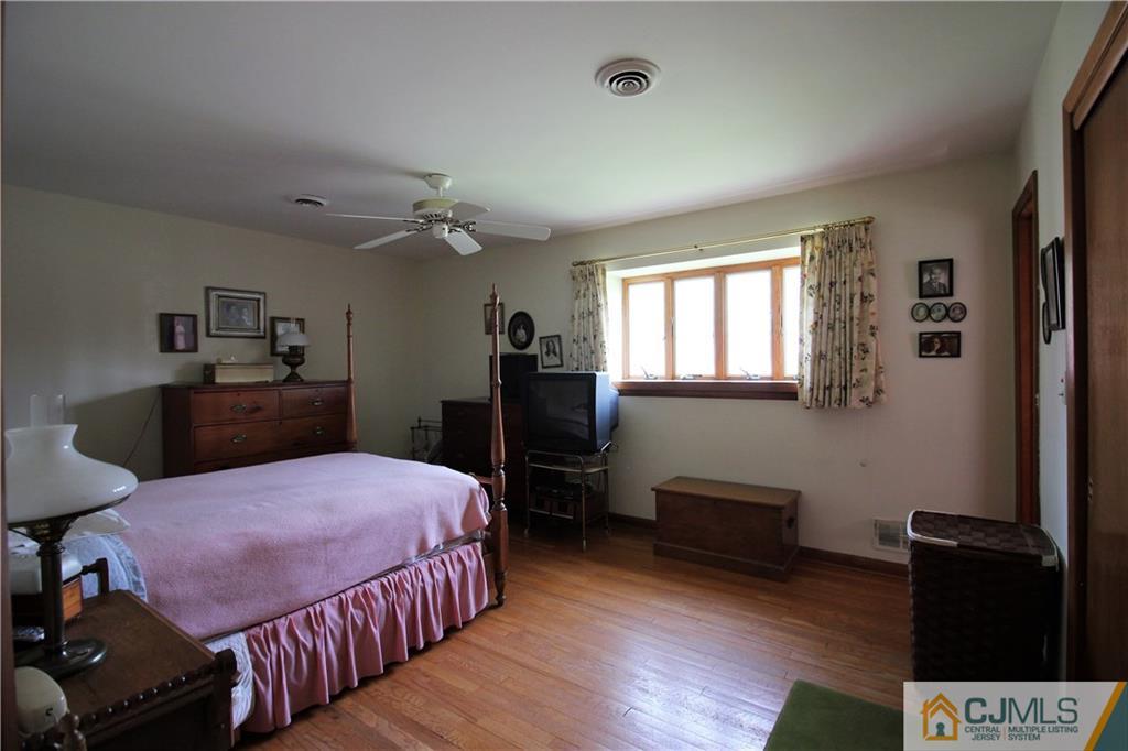 246 Colfax Road North Brunswick, NJ 08902 - Photo 18 of 23 Gallery Image 18