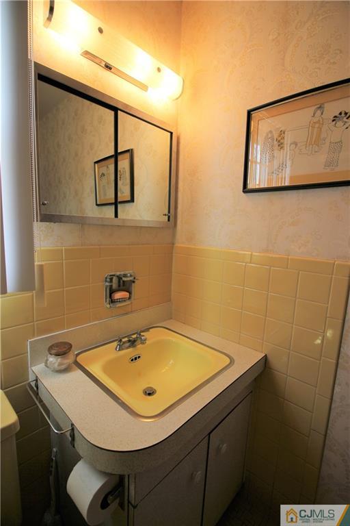 246 Colfax Road North Brunswick, NJ 08902 - Photo 20 of 23 Gallery Image 20