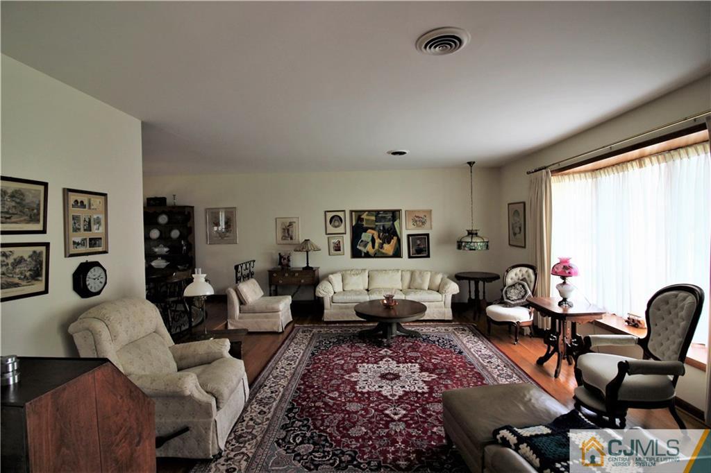 246 Colfax Road North Brunswick, NJ 08902 - Photo 5 of 23 Gallery Image 5