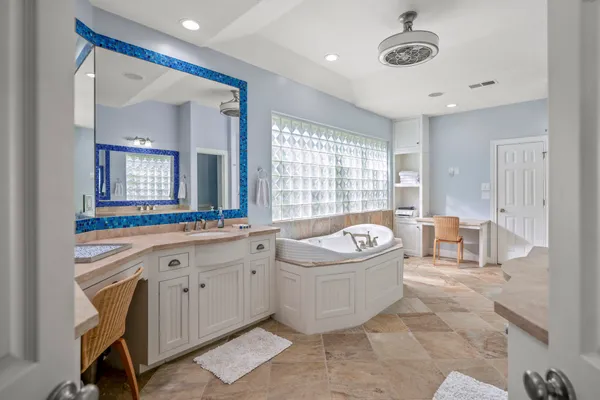 $1,300,000 | 78 Creekwood Drive, Montgomery, TX 77356