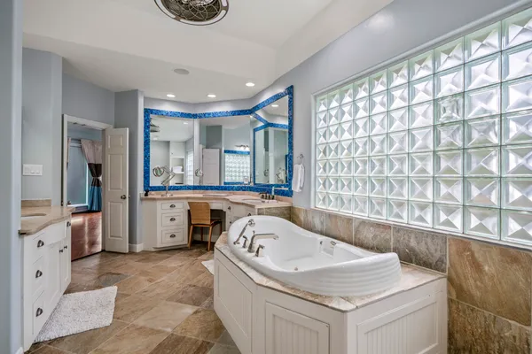 $1,300,000 | 78 Creekwood Drive, Montgomery, TX 77356