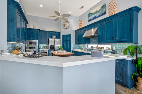 $1,300,000 | 78 Creekwood Drive, Montgomery, TX 77356