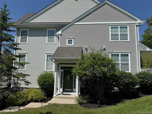 $499,000 | 2608 Hawthorn Way, New Windsor, NY 12553