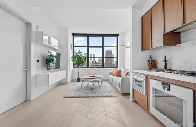 $5,350 | 180 Front Street, Unit 15J | DUMBO