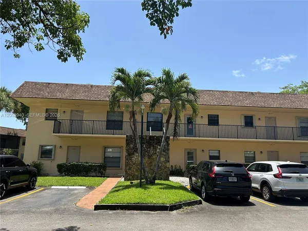 $1,950 | 200 Gate Road, Unit 202, Hollywood, FL 33024