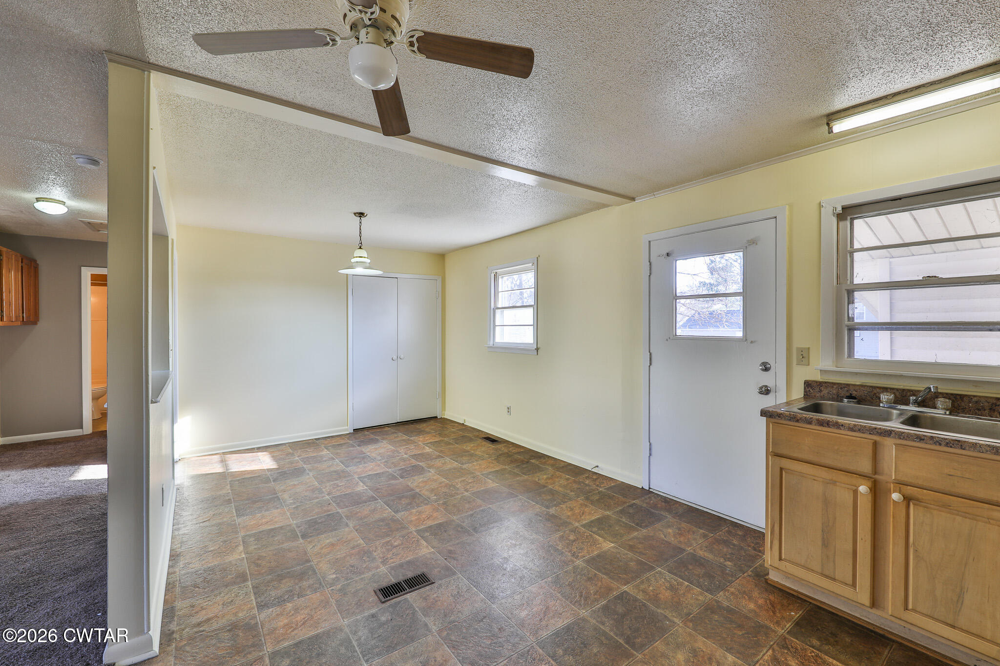 405 Jackson Street Martin, TN 38237 - Photo 3 of 21 092A9024