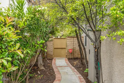 $1,098,000 | 28067 Liana Lane, Valencia, CA 91354