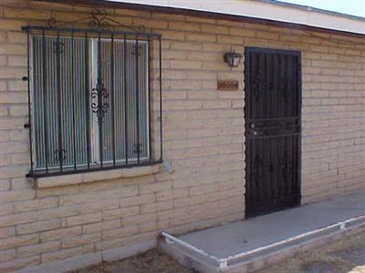 1036 East Halcyon Road Tucson, AZ 85719 - Photo 6 of 7 a view of wooden door