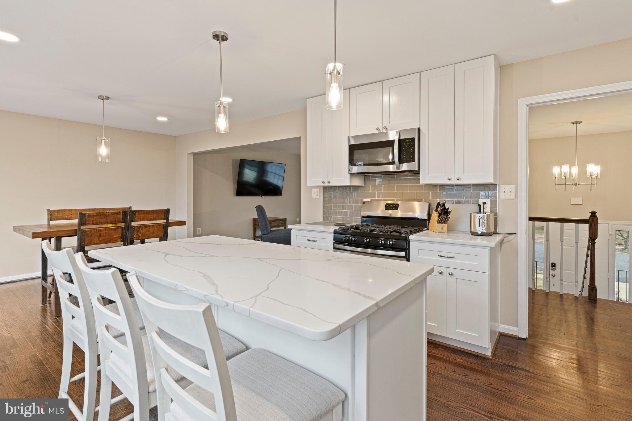 7819 Richfield Road Springfield, VA 22153 - Photo 11 of 50 Kitchen w/6ft island