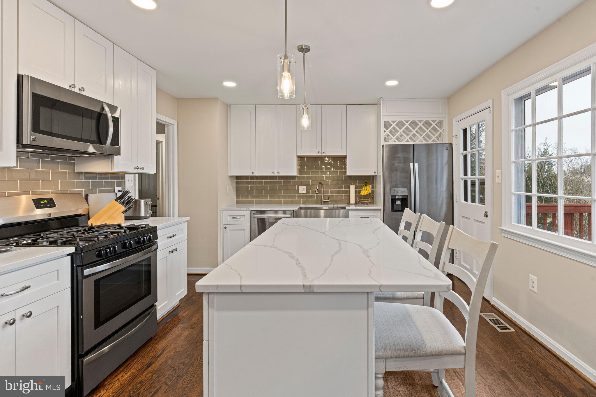 7819 Richfield Road Springfield, VA 22153 - Photo 12 of 50 Kitchen w/quartz counter tops