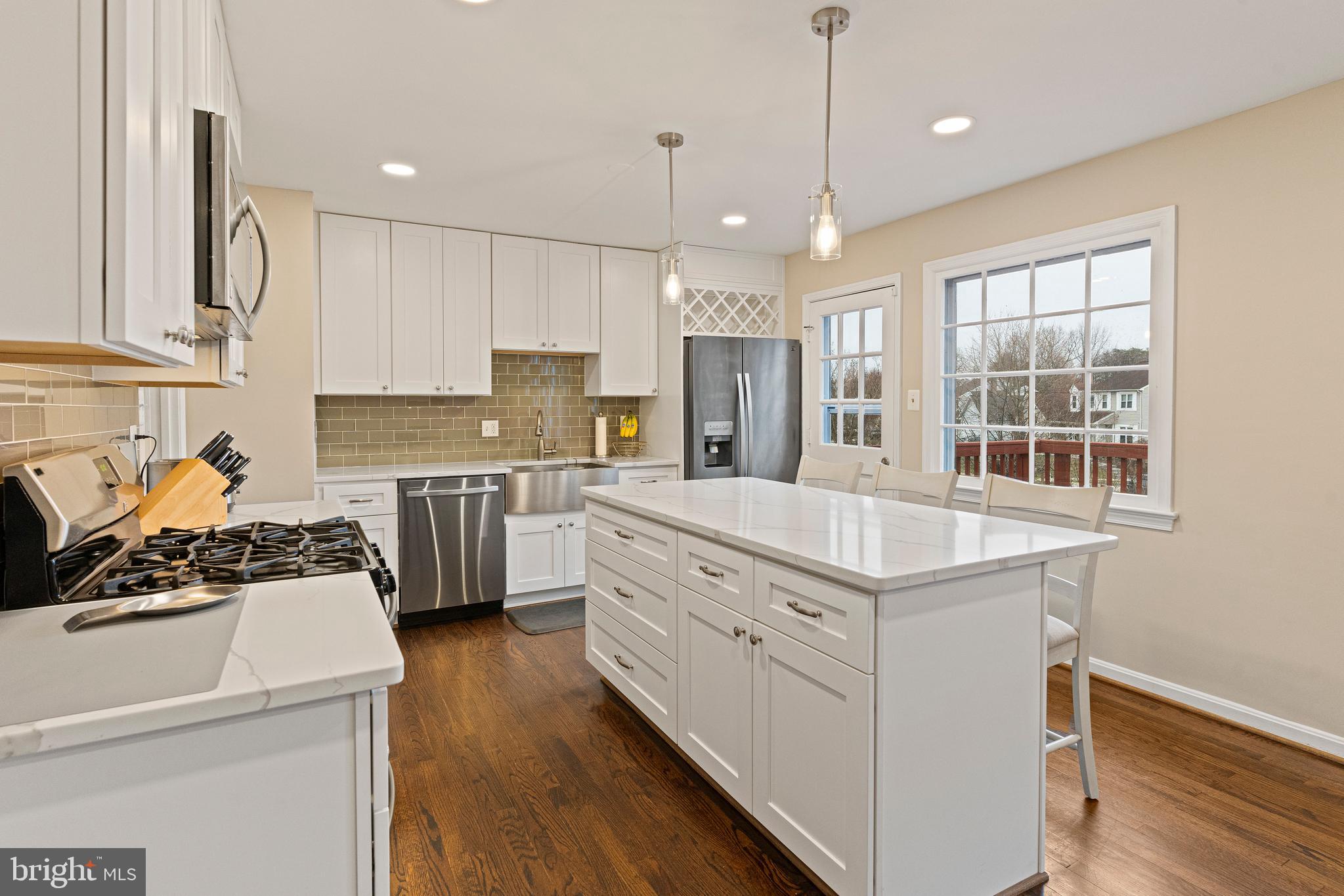 7819 Richfield Road Springfield, VA 22153 - Photo 13 of 50 Kitchen w/subway backsplash