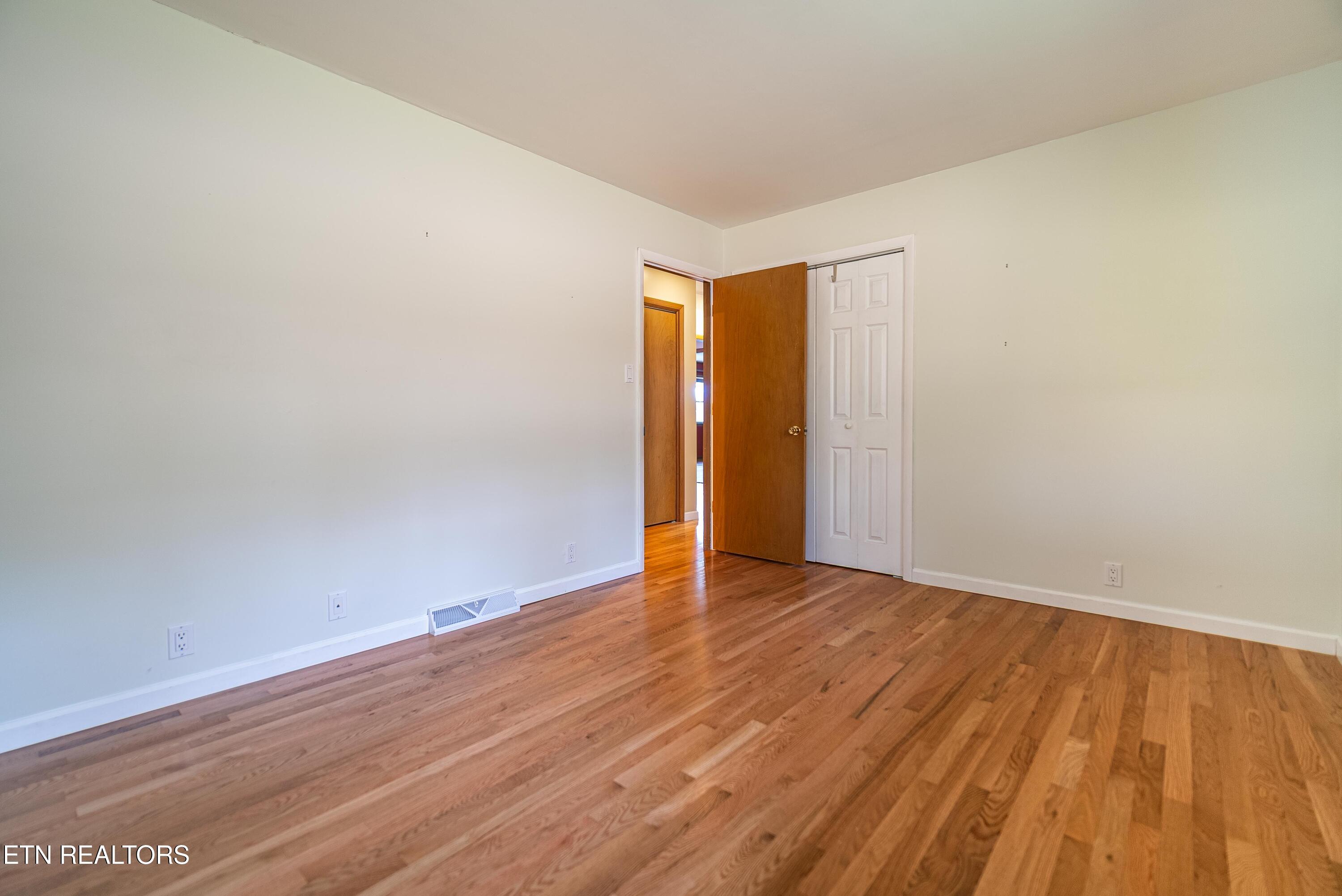 103 Ditman Lane Oak Ridge, TN 37830 - Photo 3 of 31 DSC07397