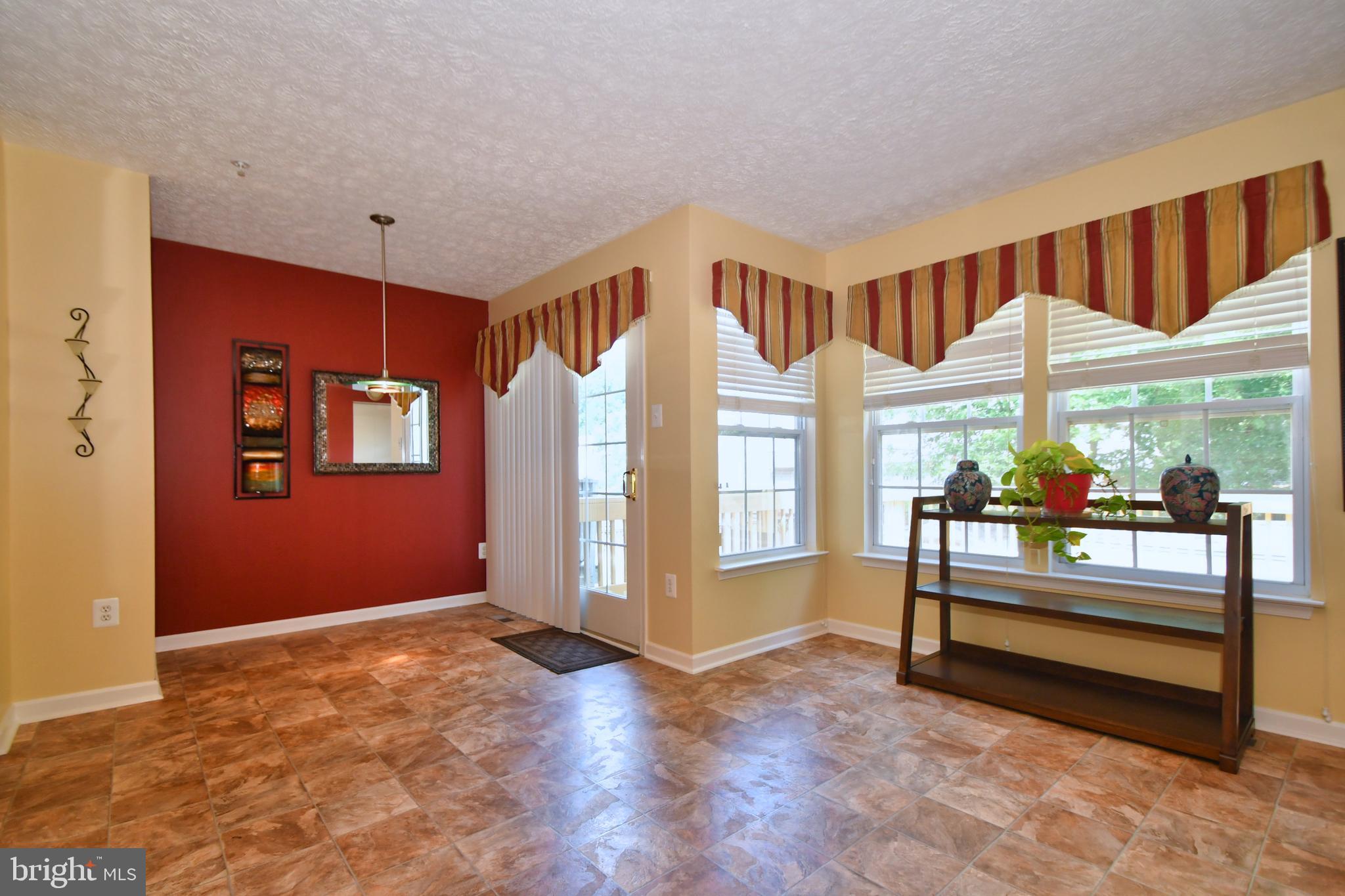 2071 Paperbark Road Baltimore, MD 21221 - Photo 13 of 46 Table space in kitchen
