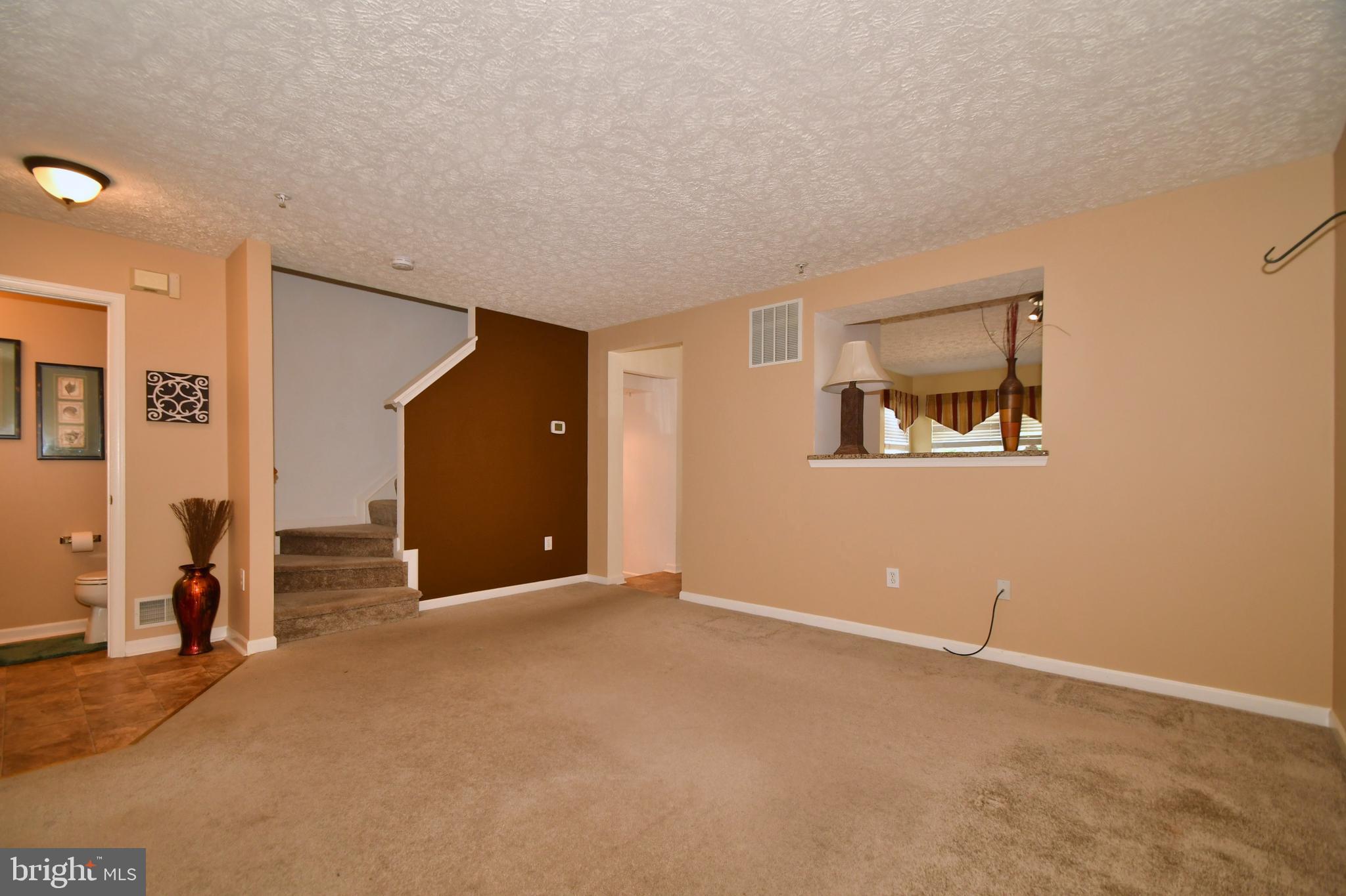 2071 Paperbark Road Baltimore, MD 21221 - Photo 5 of 46 Living Room