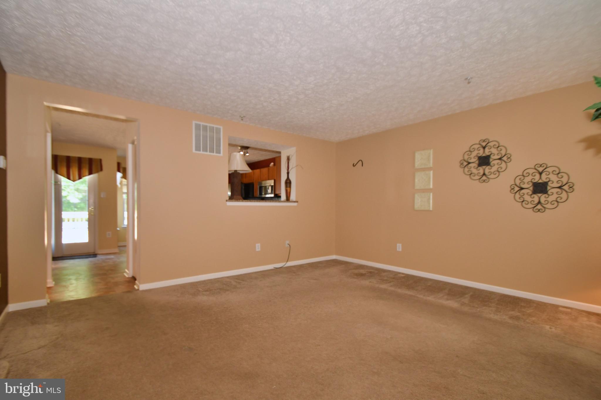 2071 Paperbark Road Baltimore, MD 21221 - Photo 6 of 46 Large Living Room