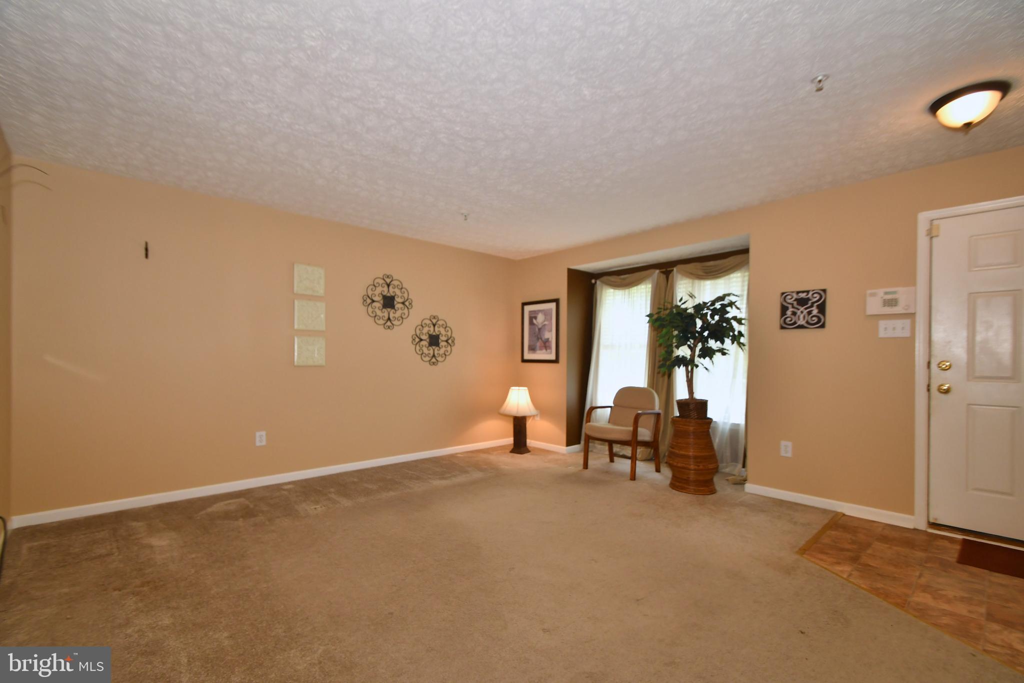 2071 Paperbark Road Baltimore, MD 21221 - Photo 7 of 46 Large Living Rom