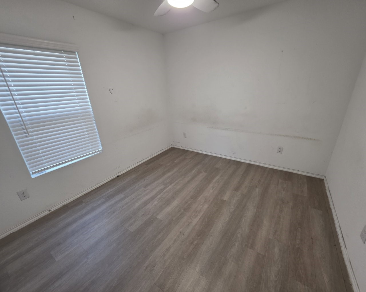 201 Bennett Street Angleton, TX 77515 - Photo 10 of 18 Bedroom 3