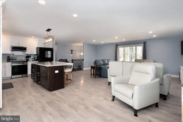 $889,900 | 819 Elm Drive, West River, MD 20778
