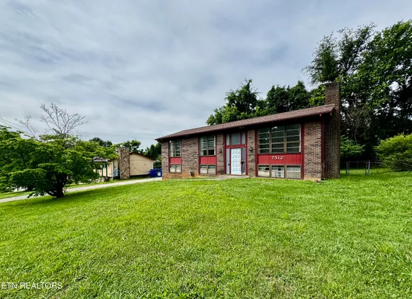 7512 South Whispering Oak Circle, Powell, TN 37849