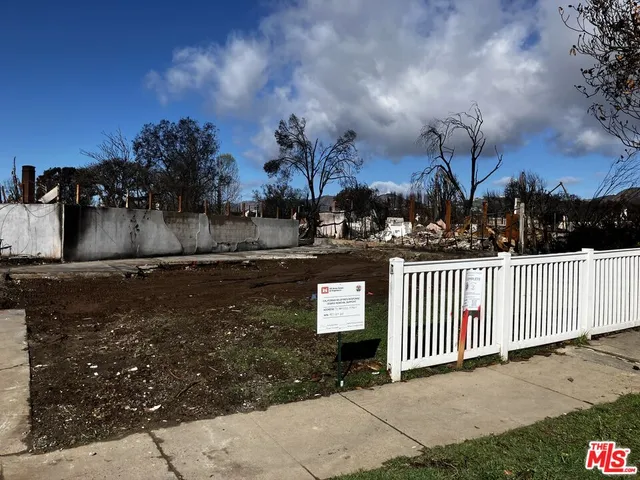 a view of a street from a yard