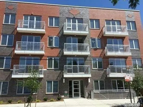 $438,000 | 32-15 Leavitt Street, Unit 1C | Flushing