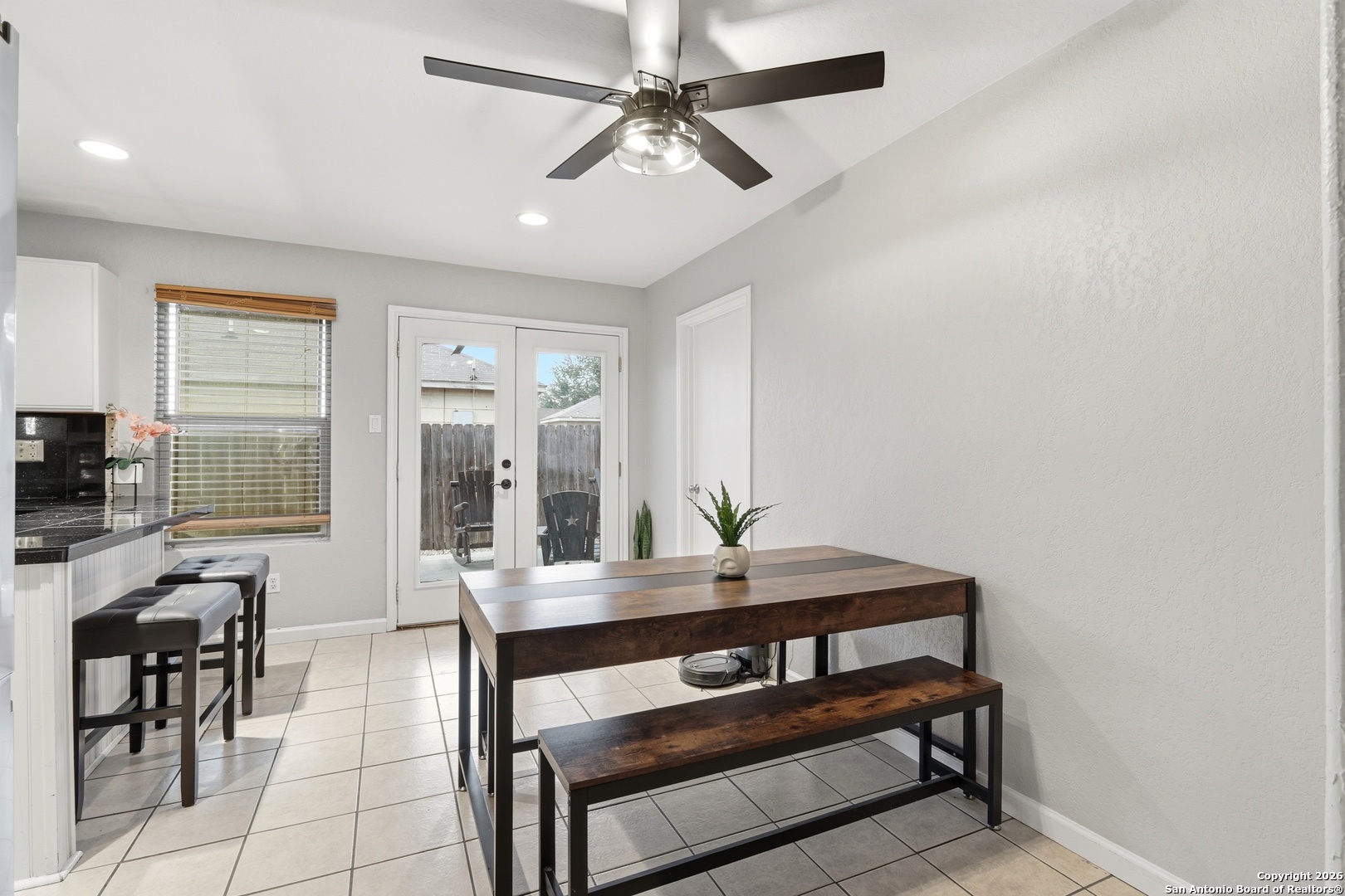 814 Inks Farm San Antonio, TX 78228 - Photo 17 of 32 a view of a livingroom with furniture and window
