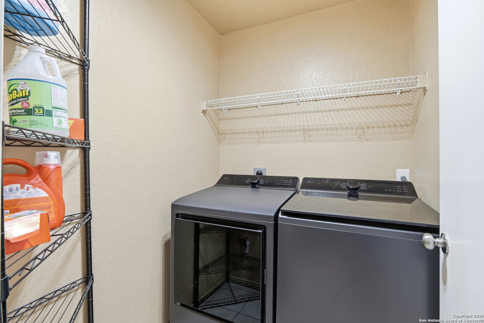 814 Inks Farm San Antonio, TX 78228 - Photo 18 of 32 a utility room with dryer and washer