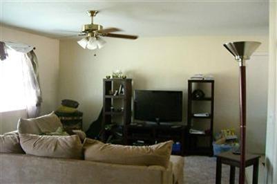 16271 Monreal Road Madera, CA 93636 - Photo 19 of 23 Guest House- Living Room
