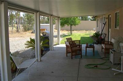 16271 Monreal Road Madera, CA 93636 - Photo 22 of 23 Guest House Patio