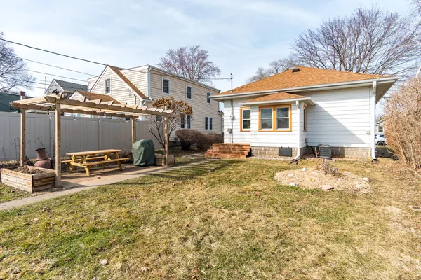 $254,900 | 2026 Winnebago Street, La Crosse, WI 54601