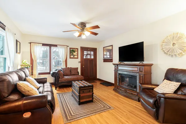 $254,900 | 2026 Winnebago Street, La Crosse, WI 54601