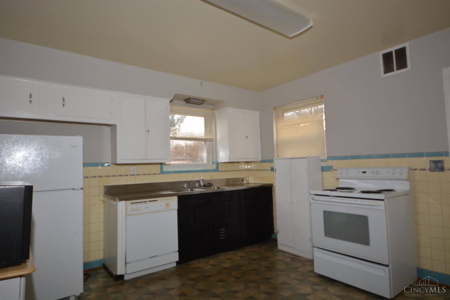 1815 Adams Road Cincinnati, OH 45231 - Photo 8 of 29 Gallery Image 8