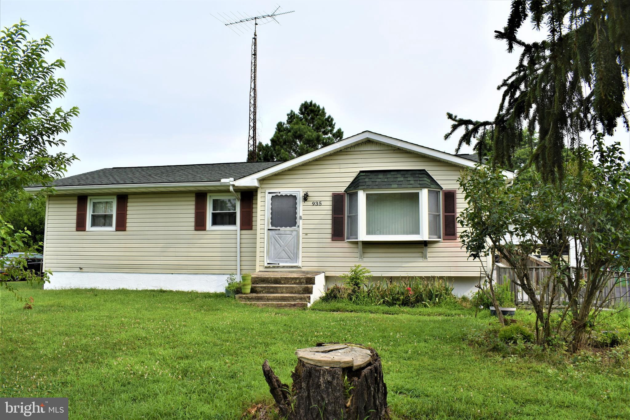 935 Chestnut Grove Road Dover, DE 19904 - Photo 1 of 18 Front of House