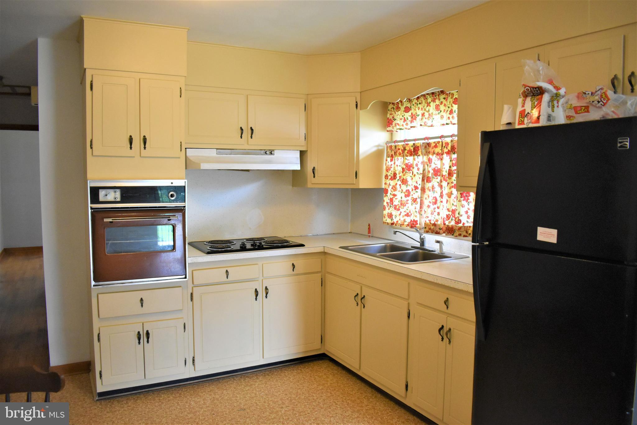 935 Chestnut Grove Road Dover, DE 19904 - Photo 7 of 18 Kitchen