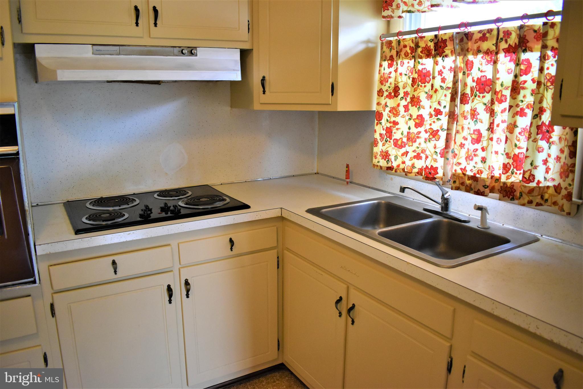 935 Chestnut Grove Road Dover, DE 19904 - Photo 8 of 18 Kitchen