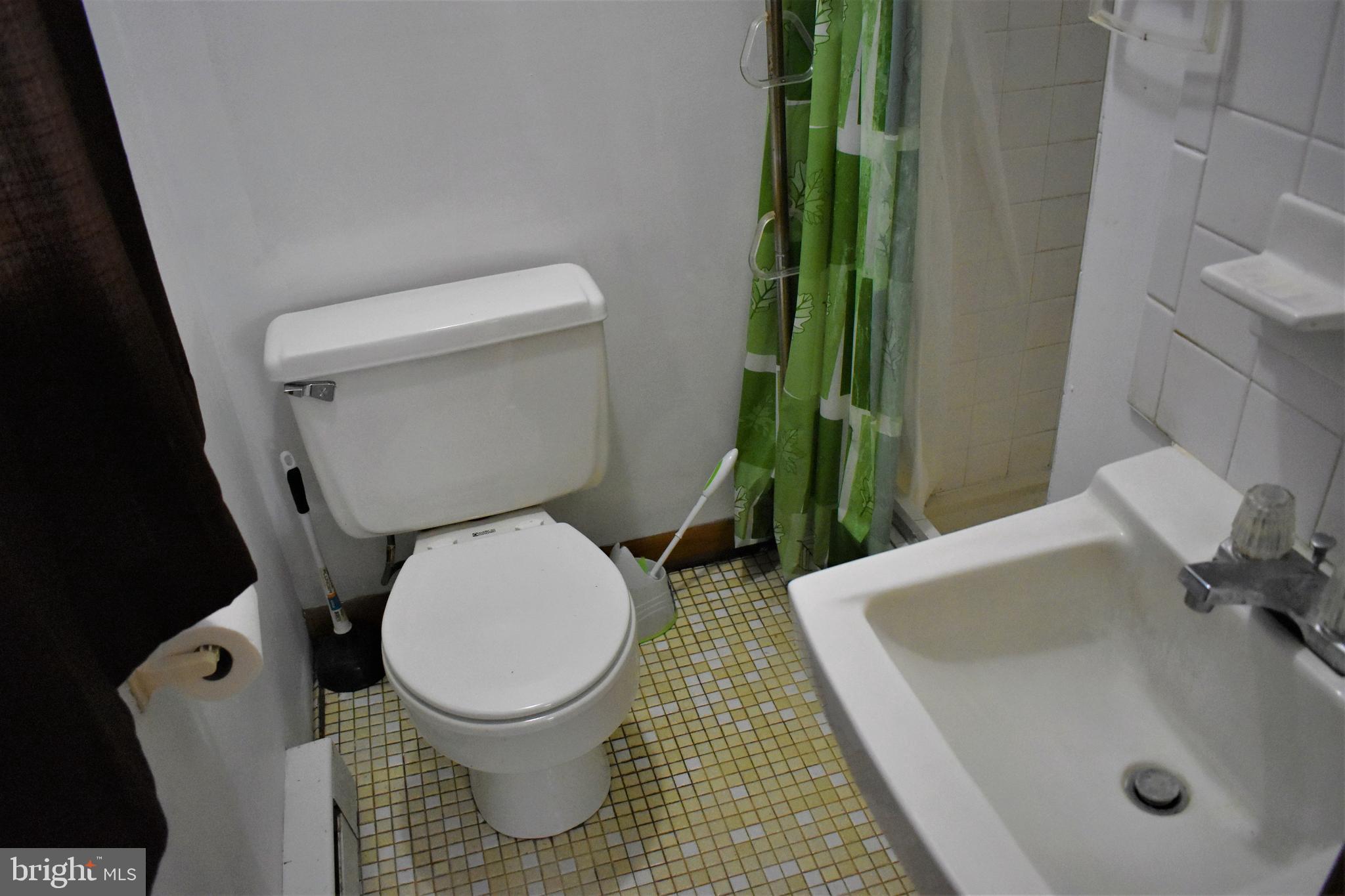 935 Chestnut Grove Road Dover, DE 19904 - Photo 10 of 18 Full Bathroom