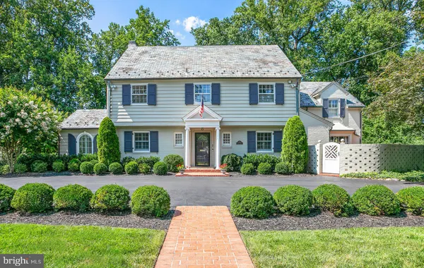 $2,400,000 | 8126 Kerry Lane, Chevy Chase, MD 20815