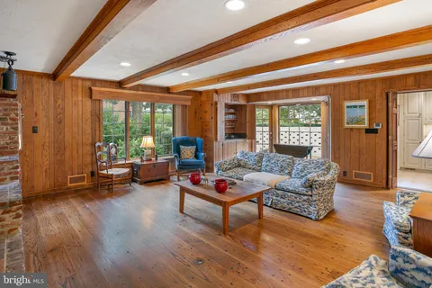 $2,400,000 | 8126 Kerry Lane, Chevy Chase, MD 20815