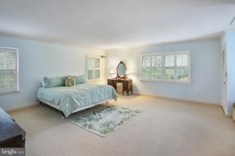 $2,400,000 | 8126 Kerry Lane, Chevy Chase, MD 20815