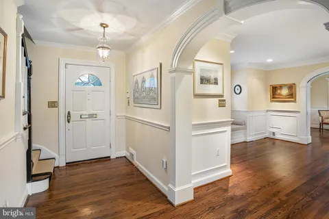 $2,400,000 | 8126 Kerry Lane, Chevy Chase, MD 20815