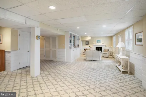 $2,400,000 | 8126 Kerry Lane, Chevy Chase, MD 20815