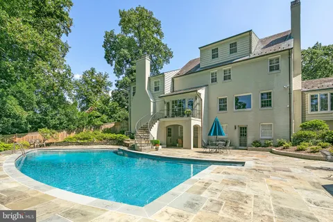 $2,400,000 | 8126 Kerry Lane, Chevy Chase, MD 20815