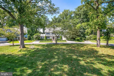 $2,400,000 | 8126 Kerry Lane, Chevy Chase, MD 20815