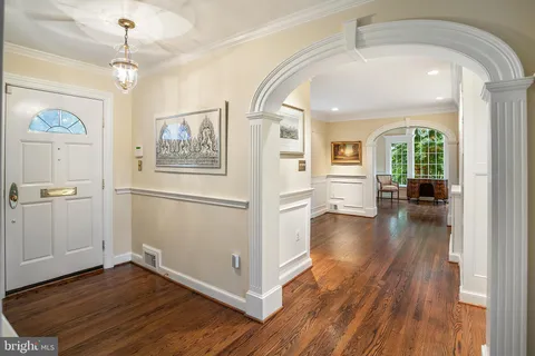 $2,400,000 | 8126 Kerry Lane, Chevy Chase, MD 20815