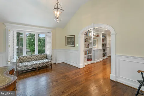 $2,400,000 | 8126 Kerry Lane, Chevy Chase, MD 20815