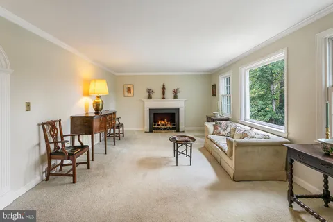 $2,400,000 | 8126 Kerry Lane, Chevy Chase, MD 20815